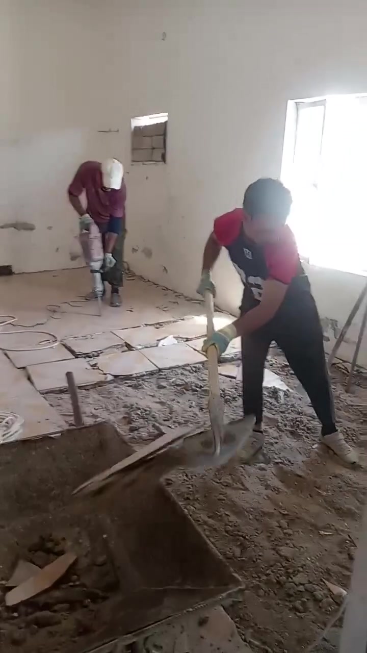 خادمكم حيدر الفرطوسي لتفليش المنازل وقلع الجدران والسقوف والترميم وتنضيف المنازل وفتح البيبان والشبابيك بالكوسره وجميع الأعمال الحره رقم الهاتف ***********
