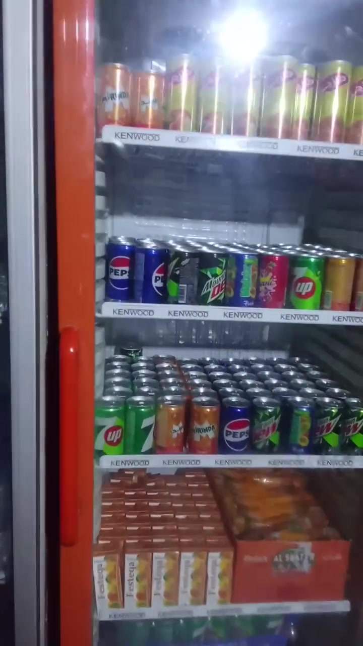 السلام عليكم عارضه للبيع نضيفه سعر ٢٥٠ الشراي يتصل ***********

