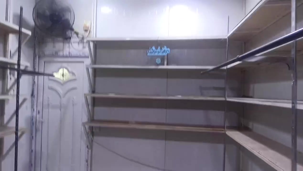 كرفان للبيع سعر 3ملايين 
الطول 4متر 
العراض 3متر 
 يصلح اسواق ومكتبه ومحل للفات
لتواصل والاستفسار :***********

