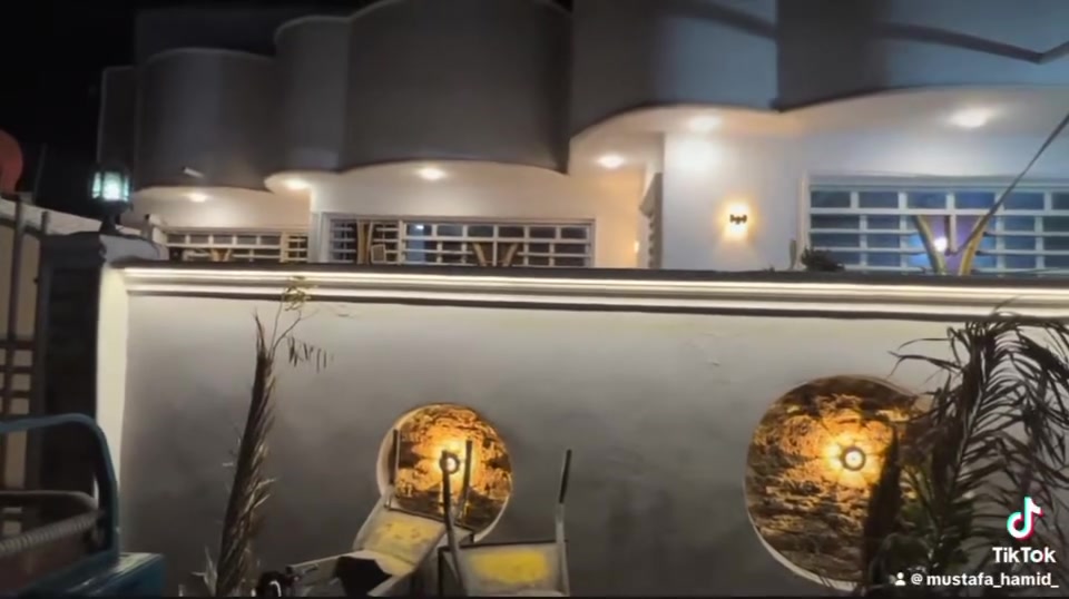 السلام عليكم
بيت طابو زراعي سند ٢٥
المساحه ١٨٠متر
بدايه شارع المعاره 
مقابيل مدرسه معادن الحكمه 
موقع جميل 
البيت بناء كونكريت مسلح 
يتضمن خمسه غرف
الطابق الأول غرفتين 
والثاني ٣ غرق
استقبال وصاله ومطبخ وصحيات
للاستفسار الاتصال على الرقم ***********
