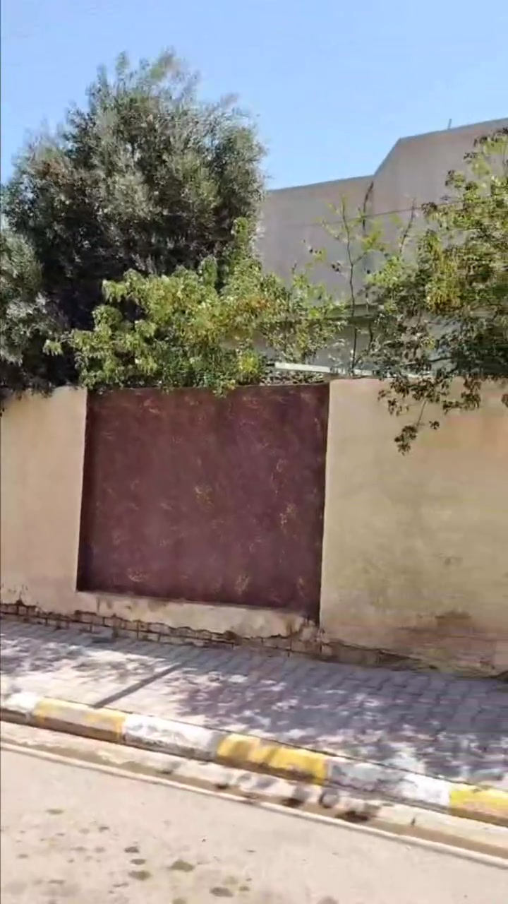 سلام عليكم
دار للبيع حي الغدير 250متر
أو مراوس حسب القناعه 
4غرف نوم
ستقبال
هول +هول داخلي
مطبخ
صحيات خارجيه +صحيات داخليه 
منور خلف البيت
منور جانب البيت
طرمه وحديقه
ستفسار صاحب الدار
ابوياسين ***********
