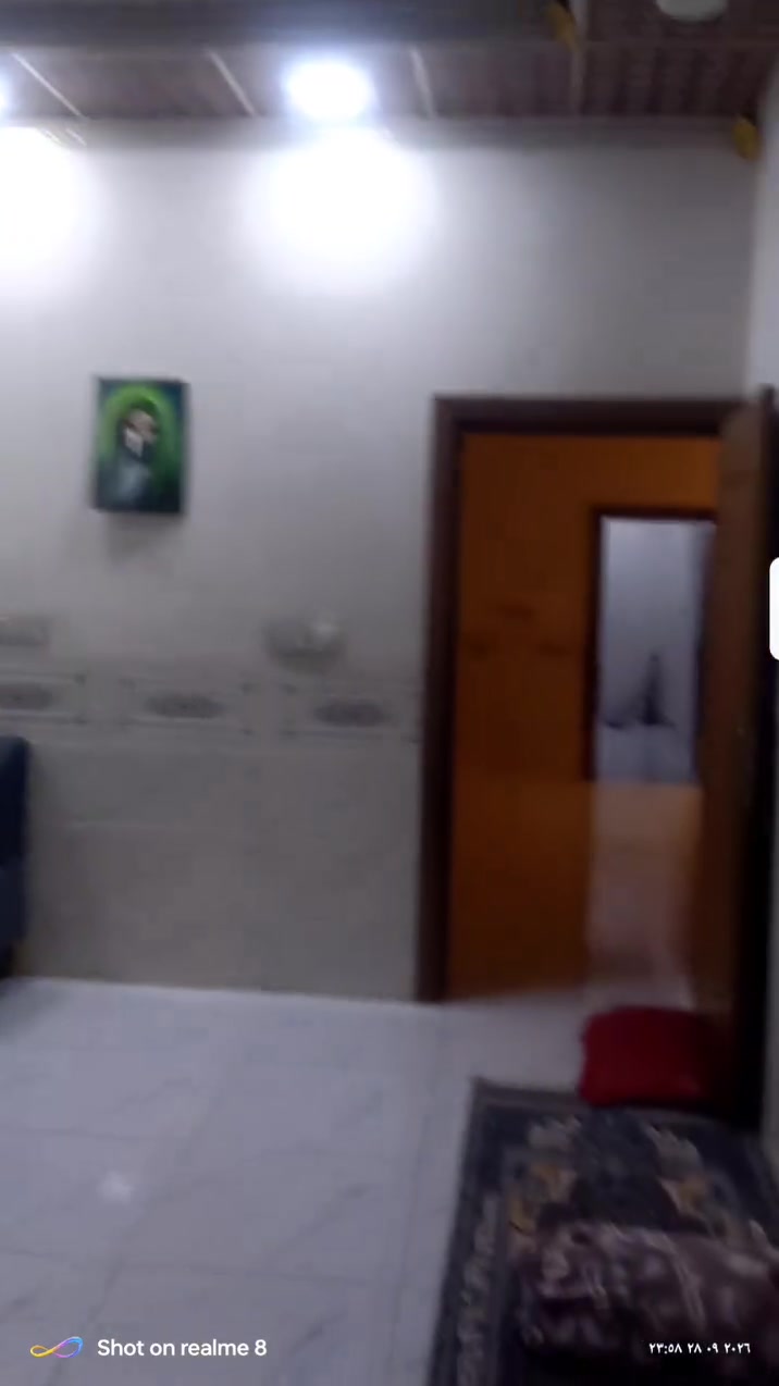السلام عليكم ورحمة الله وبركاته.دار لل ايجار العنوان حي بدر 2 غرفتين نوم استقبل مطبخ حار و بارد هول جبير حديقه ركن صحيات خارجيه سعر 350 وبي مجال لل تواصل .‏ ‪***********‬‏.
