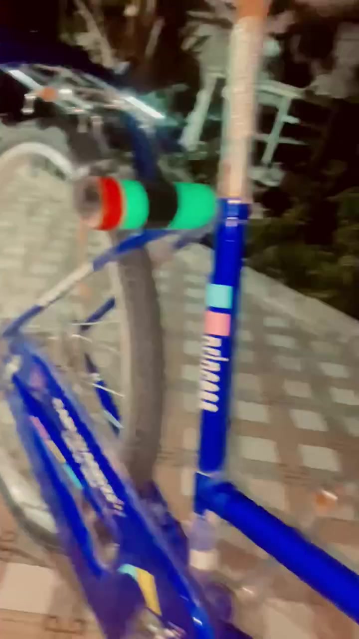 سلام عليكم🙋🏻‍♂️
بايسكل بناتي للبيع 🚲
حجم 2️⃣6️⃣  
مختوم㊙️
نظافته زينه🔝
وجاملغاته وياه❗️
ولايت وياه♻️
بس الركبه مالته طاكه يسوها بخمسه
العنوان❗️ النا🚷صريه 
السعر خاص او موجود عالواتساب✳️
***********
