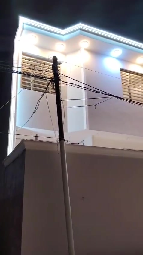 بيت للبيع ١٢٠ متر طابقين البيت زراعي. قرب المطار بناء حديث درجه اولى السعر ٦٥ مليون وبي مجال التواصل ***********
