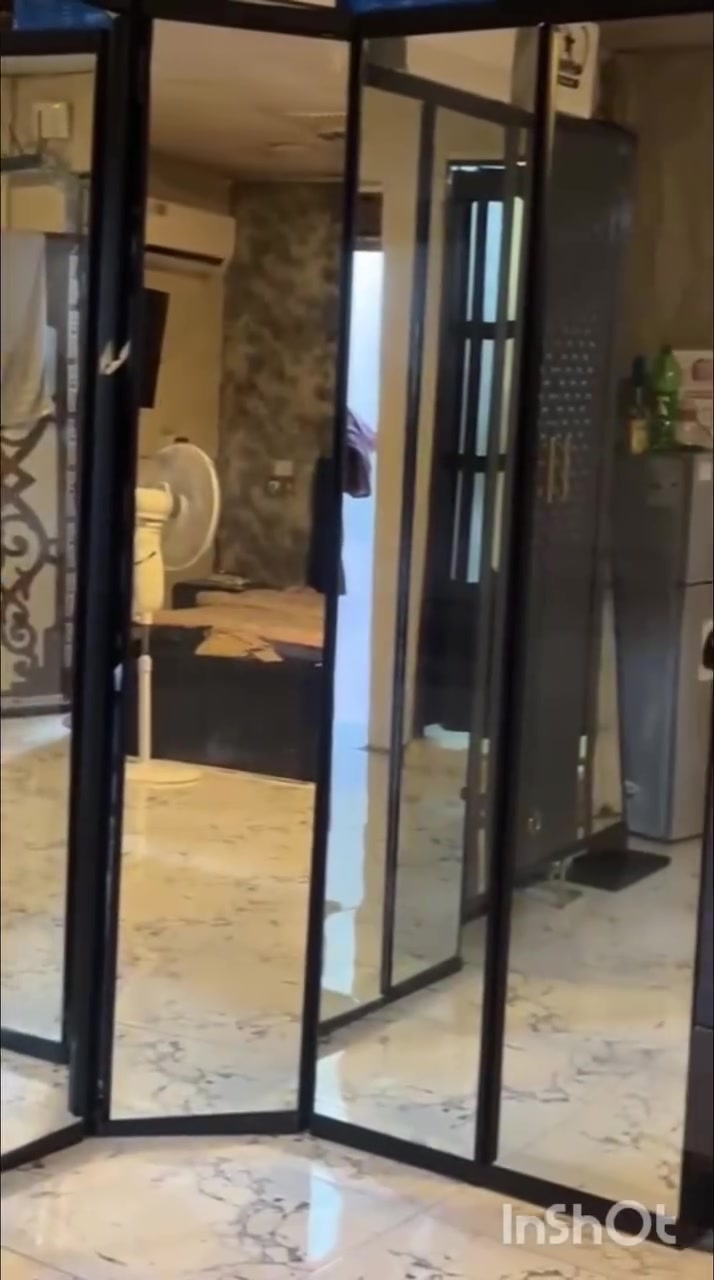 السلام عليكم غرفه نضيفه للبيع بمليونين ٩ قطع
