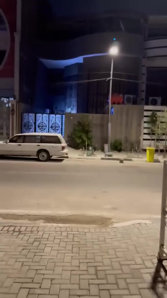 بيت للايجار مؤثث 
 دور الضباط مساحة ٢٢٠ طابقين 

كراج ٨٠ متر 

صيات خارجية 

دوانيه 

صاله 

صالة ٢ 

غرفتين 

صحيات 

مطبخ 

طابق ثاني 

غرفة 

غرفة 

غرفة 

غرفة 

صحيات 

صالة

السعر قفل ٢٥ ورقة 

سكني تجاري شباب احزاب مطاعم كافيهات اي شي
للتوااصل ***********
