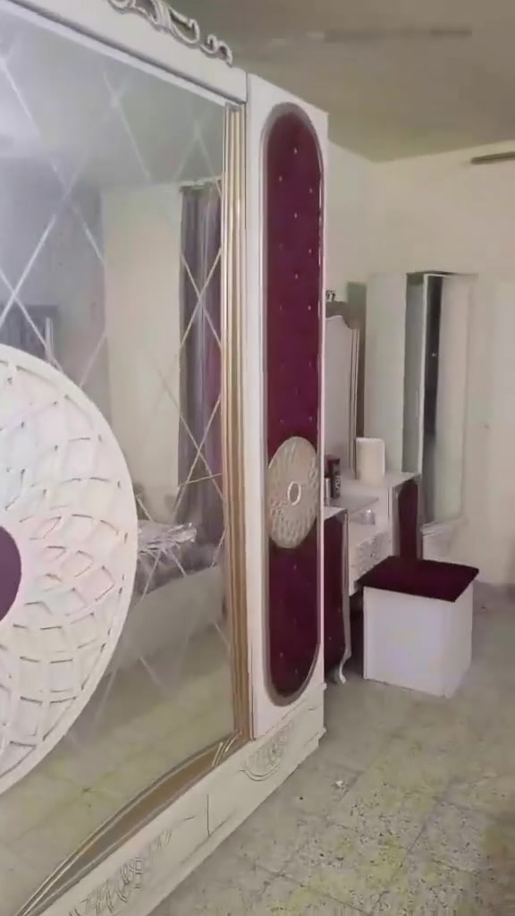 غرفه نوم نضيفه ٩ قطع سعر ٥٥٠ مكان البياع شراي يتصل 

***********

