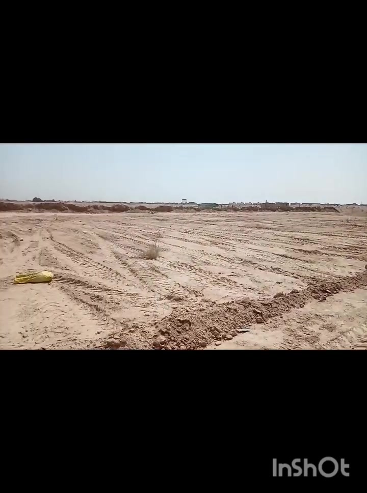 السلام عليكم ورحمة الله وبركاته   قطعة500 متر البيع المكان الزبير المغصب على الشارع قريبه على المدرسه وعلى الصيدليه السعر 12وبيه مجال واليريد قطعه 250 سعر 6وبيه مجال استفسار التصال ***********
