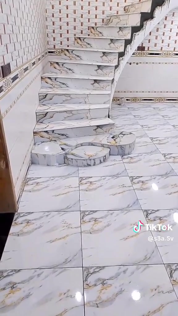 سلام عليكم موجود كادر عمل للمرمر وال بورسلين والسيراميك بنواعه شغل حلو ونضيف وشرط فحص مهندس التواصل ***********
