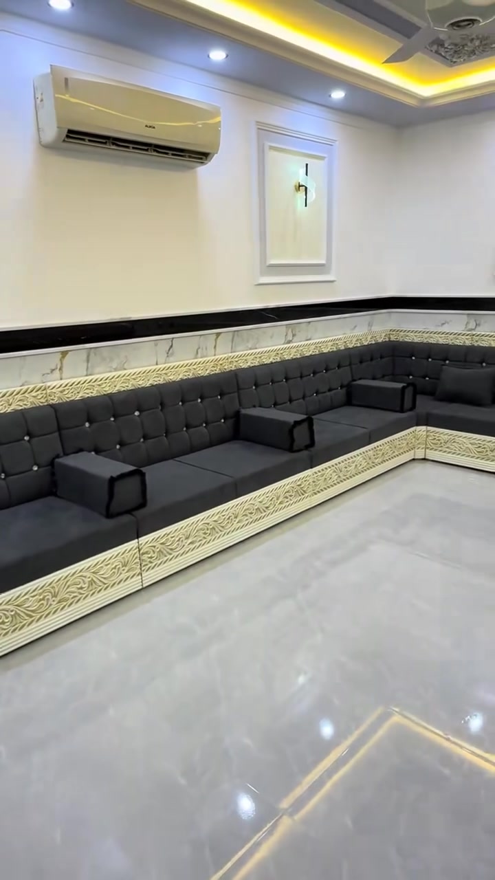 ✨ الفخامة تبدأ من ديوان بيتك ✨
إذا تدور على الراحة، الجودة، والتصميم الأنيق، فهذا الديوان هو الاختيار الأمثل. مصنوع بعناية من أجود المواد ليمنح بيتك لمسة فخامة تدوم، مع جلسة مريحة وتصميم يليق بكل الأذواق.

📍 جودة عالية
🛋️ تصميم عصري وأنيق
🎨 ألوان وموديلات متنوعة
💯 أسعار منافسة

للاستفسار أو الحجز، راسلنا على الصفحة، وخلك أول من يختار الأفضل. *********** وتساب

