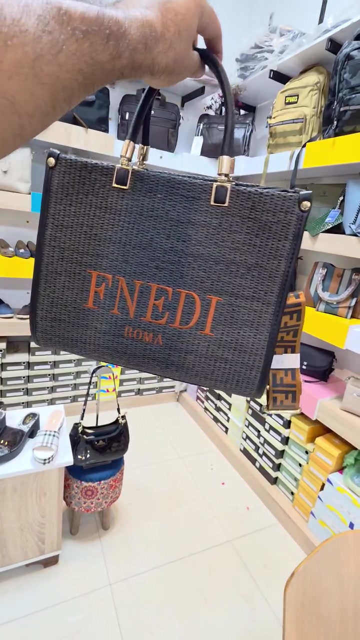 #تخفيض__تخفيض

Fendi حقيبة
3 الوان

السعر السابق 25
السعر الحالي 15 

#اسطنبول_مول_المسيب
