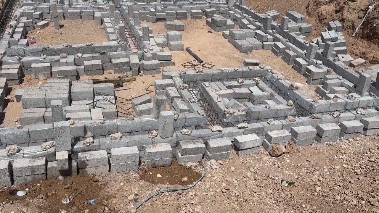 عمل هندسي في قضاء الدبس. ضمان طول العمر بناء ثلاث طواب. تصفيط بلوك تسليح الشيش. باشراف العمل اسطى كاروان. بسعر مناسب دقه عاليه بالعمل./***********/***********
