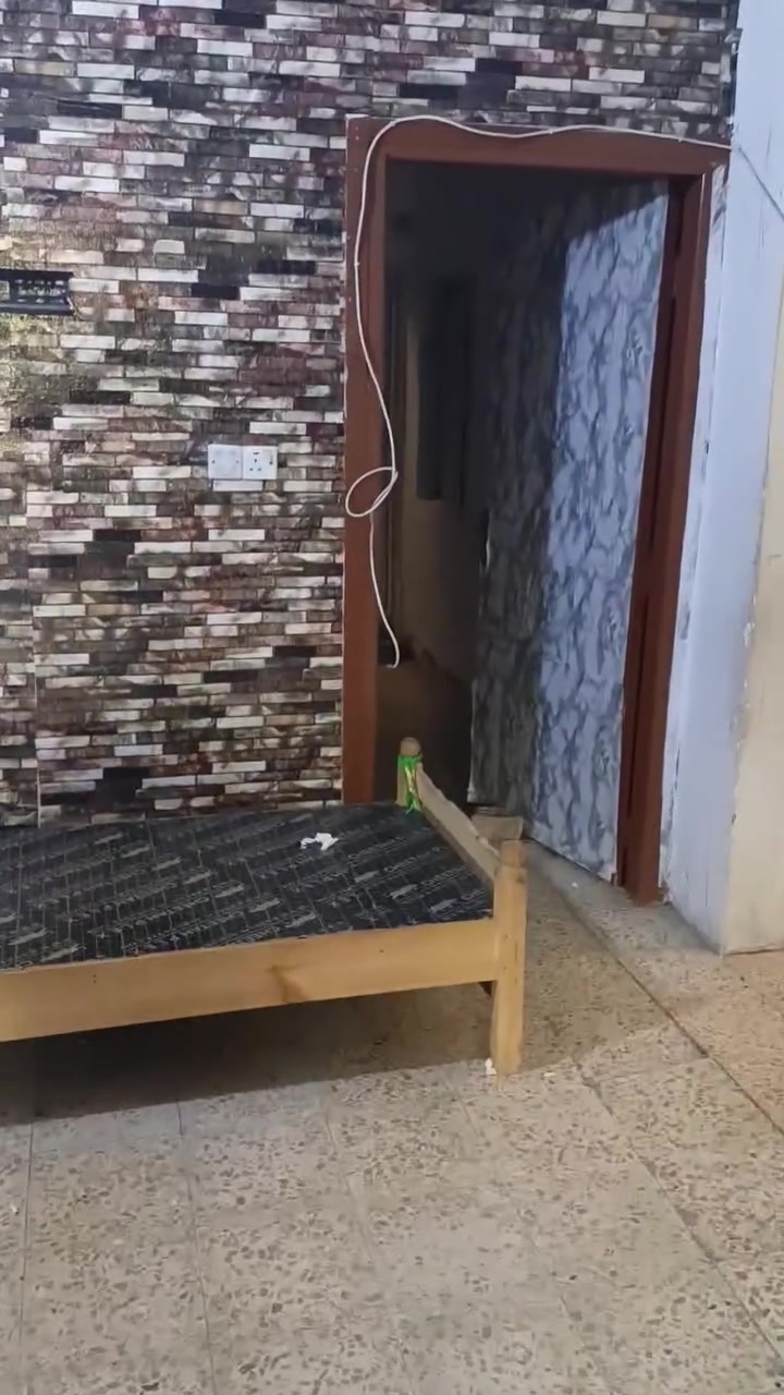بيت 120 متر خلفي للأيجار بغداد الكرخ  / المواصلات مربع مدرسة حلب 
المواصلات مقابل مركز صحي المواصلات 
يحتوي على غرف نوم عدد 2 
وحولي واستقبال ومطبخ حار بارد جبير 
وسطح جبير 

( *********** )
