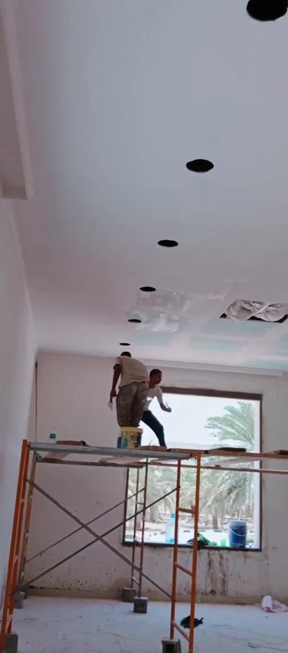 محمد ابو هارون المصري
صباغ درجه اولى ديكورات صبغ طلس عام 
‏‪***********‬‏
 كوادر مصريين درجه اولى 
جبس انبورد سحبات ديكورات 
صبغ تصليح طلس عام ديكورات 
سيراميك بورسلين 
لبخ اسمنت ومادة طلس ناعم واحد على واحد 
ب البصره تحت الامر
