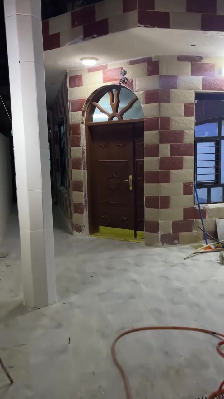 السلام عليكم 
بيت  للأيجار في منطقة البلديات ضباط الصحفيين (الطابو) المربع الذهبي المساحه150م طابقين بناء حديث البيت جاهز للاخير
الطابق الارضي كراج وحمام خارجي  استقبال ومطبخ وخدمات (حمامات 2) وغرفة نوم وحده  وترك2
الطابق الثاني الغرف سويتات (الغرفه الاولى هيه وحمامها )
(والغرفه ثانيه+صاله+حمام) وبيتونه 
***********
