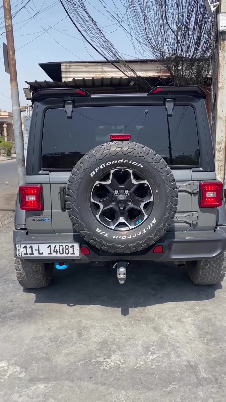 🚙 للبيع Jeep Wrangler Rubicon 4xe – موديل 2022
1️⃣ الموديل: Jeep Wrangler Rubicon 4xe
2️⃣ السنة: 2022
3️⃣ الفئة: Rubicon
4️⃣ النوع: Hybrid Plug-in 4xe
5️⃣ الأبواب: 4 أبواب
6️⃣ الدفع: 4×4
7️⃣ المحرك: 2.0L Turbo
8️⃣ القوة: 375 حصان
9️⃣ العزم: 470 lb-ft
🔟 القير: أوتوماتيك 8 سرعات
1️⃣1️⃣ الدفرنس: أمامي وخلفي Locking Differential
1️⃣2️⃣ الدبل: Rock-Trac 4WD
1️⃣3️⃣ Low Range: 4:1
1️⃣4️⃣ البطارية: Plug-in Hybrid
1️⃣5️⃣ المدى الكهربائي: حوالي 22 ميل حسب مواصفات المصنع
1️⃣6️⃣ عدد المقاعد: 5
1️⃣7️⃣ الممشى: 40,000 ميل تقريبًا
1️⃣8️⃣ الرقم: بغداد
1️⃣9️⃣ الصبغ: بدون صبغ
2️⃣0️⃣ الحادث: حادثة بالأكسل
2️⃣2️⃣ حالة السيارة: البيع على وضعها الحالي،  

سعره 31000

وبيه مجال 
***********
📍 الموقع: بغداد الشعب

