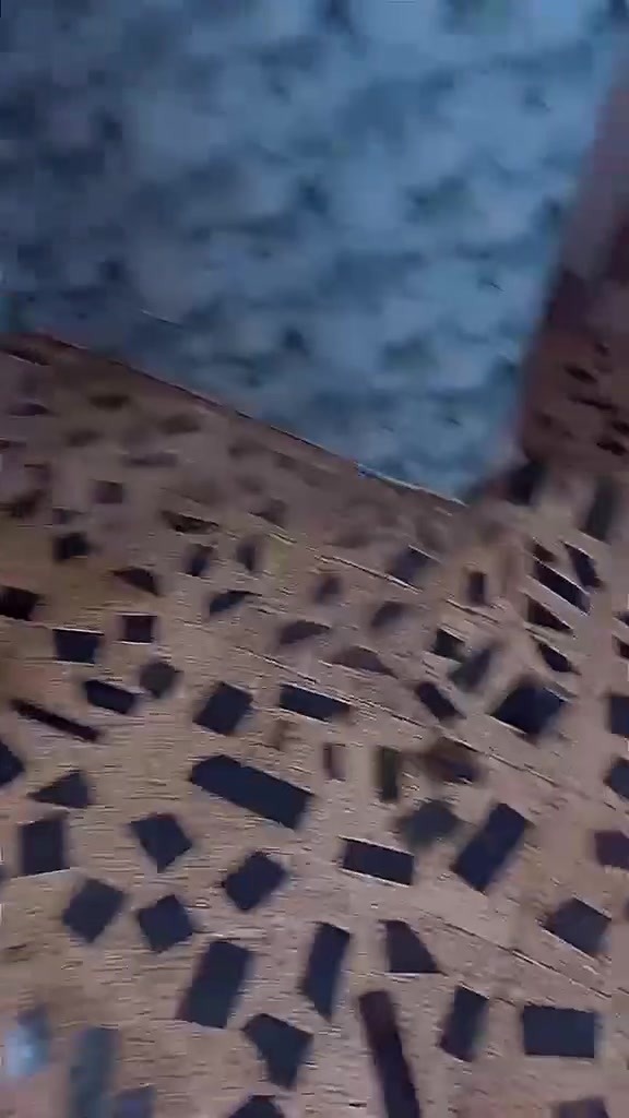 بيت كامل للايجار 

العنوان حي القاهرة شماسية دلفية 

الارضي ( هول ، منور ، مطبخ ، خدمات ) 

الاول ( غرفة نوم عدد 2 ، بالكونه ) 

الثاني ( سطح ) 

للاستفسار : ***********☎️
