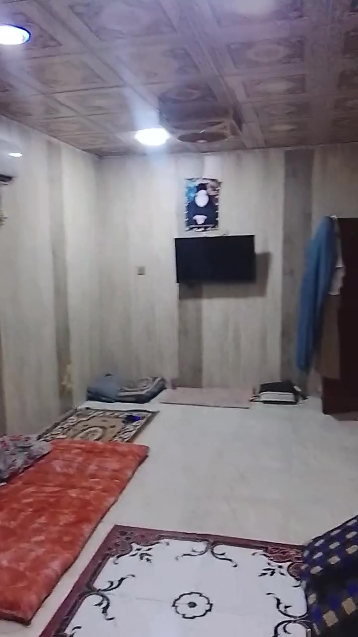 بيت مساحته 180متر عقد 17داخل بالطابو الصرف حدود بلديه سعره 40وبيه مجال متطقة امام عون يبعد عن الشارع العام 100متر للاستفسار اتصل على ***********
