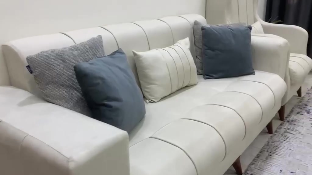 للبيع 
٥ قطع 
كراسي ٢ وقنفات ثنين كبار وقنفة وسط 
و ٨ قطع مقاعد ٤ بيض و٤ رصاصي
اخذته ب ٦٠٠ واريده ب ٤٠٠ للاستفسار ***********
