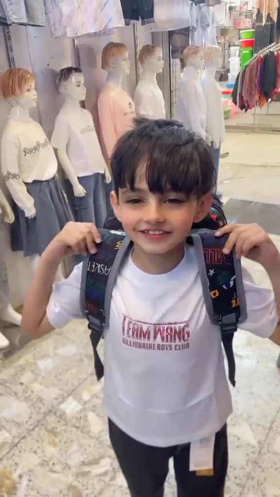 السلام عليكم 
رئي احد زبائنه الحلوين 😂🫀

سيت كامل جنطه +بدي + بنطرون 
موسم المدرسه يمنه غير شكل 
سعر السيت الكامل 20 الف 
عنوانه مدينة الصدر قطاع 40 سوق مريدي
***********
واتساب ☎️
