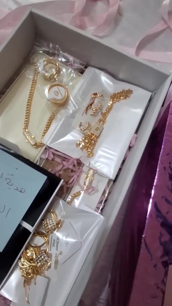 تفاصيل عملي ما خلف الكواليس.. نجهّز لكم طلباتكم بكل حُب 🎀"
لمسات بسيطة، لكنها تطلع من قلبي لـ قلوبكم 🤍."أ
نتميز بالجودة العالية💥والطلاء الثابت❤️بضاعتنا ضمان حقيقي👍💥أنسب الأسعار✨️ وأفضل🌹وأحدث 🌹الموديلات🫡
للطلب راسلونا خاص او عبر رقم واتساب ***********💌
متوفر توصيل داخل كربلاء 3,000 آلاف 
وكافة المحافظات 5,000 الاف🚘

