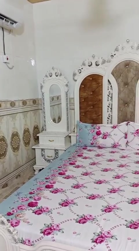 غرفة نوم للبيع داخل وخارج صاج  نضافة 90بالميه وبعد زاويه وياها طلقتين
مكاني الشعله قطاع الخامس  ***********

