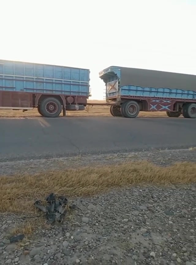 للبيع البي قاطره ومقطوره شاصى  مكفول محرك 28 كير160 عربانه،نجمه دناكيراسكانيه السعر48مليون،مكان السياره موصل ***********
