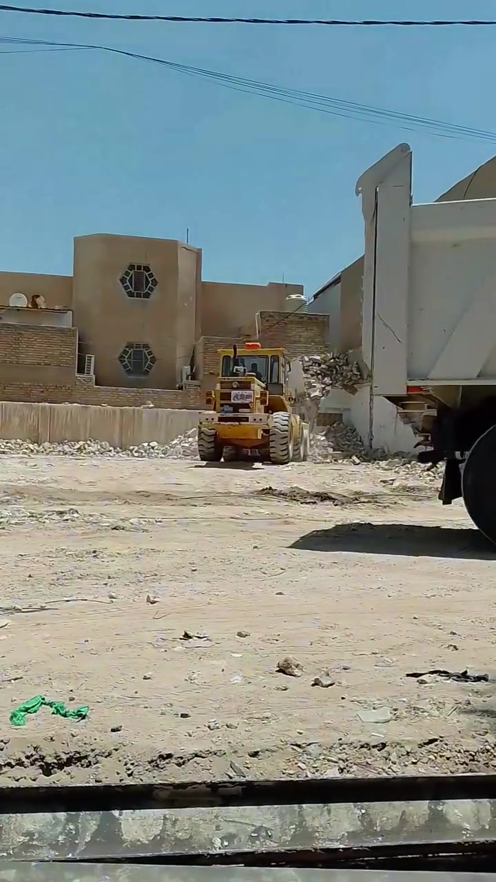 السلام عليكم نعمل بالتفليش البيوت القديمه والترميم ***********
