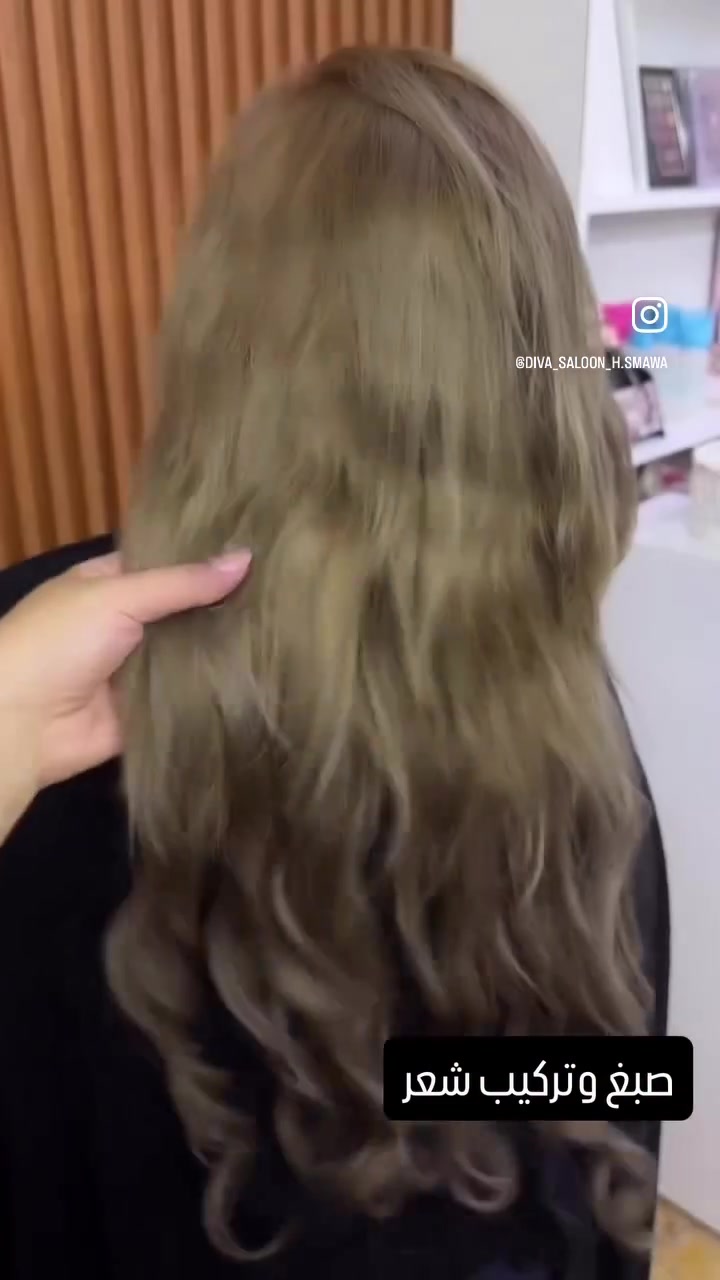 شغلنا اليوم وحده احلى من ثانيه شوفوو الوان وشوفو تركيب الشعر🥰
صالون ديفا

نص مكتوب في الصور:
- صبغ وتركيب شعر
