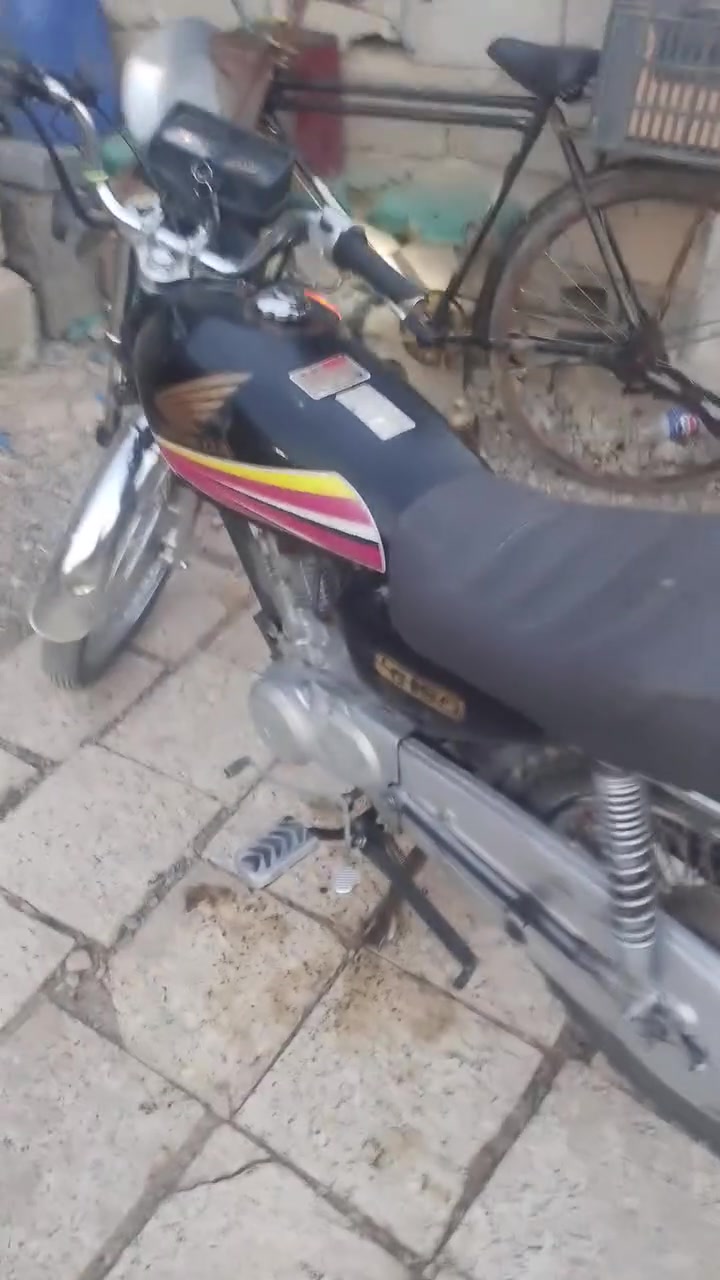 سلام عليكم دراجه لبيع كلك شاصي 21 ديالى هبهب الخالص 
‏‪رقمي ‏‪***********‬‏ سعر 300 مو شراي يعبر منشور 
لحد يكسر بيه👉
