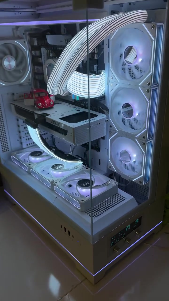 Pc للبيع
سعر مليونين750 
تواصل ***********
مستعملة 11 شهر 
شخطة مابيها فولل نظافة

نص مكتوب في الصور:
- System > About Processor AMD Ryzen 5 7600X 6-Core Processor 4.70 GHz Installed RAM 32.0 GB Speed: 4800 MT/s Graphics card 12 GB Multiple GPUs installed Storage 954 GB 829 GB of 954 GB used DESKTOP-M8MPIAV System Product Name Device info Device name DESKTOP-M8MPIAV Processor AMD Ryzen 5 7600X 6-Core Processor (4.70 GHz) Installed RAM 32.0 GB (31.1 GB usable) Graphics card NVIDIA GeForce RTX 5070 (12 GB) AMD Radeon(TM) Graphics (486 MB) Storage 829 GB of 954 GB used Device ID CF946095-6A1D-46C0-9545-930A9983B8EB Product ID 00330-54382-55420-AAOEM System type 64-bit operating system, x64-based processor Pen and touch No pen or touch input is available for this display Related links Domain or workgroup System protection Advanced system settings Windows info Edition Windows 11 Pro Version 25H2 Installed on 11/10/2025 OS build 26200.9457 Experience Windows Feature Experience Pack 1000.26100.360.0 Microsoft Services Agreement Microsoft Software License Terms CE Related Product key and activation Change product key or upgrade your edition of Windows Remote Desktop Control this device from another device