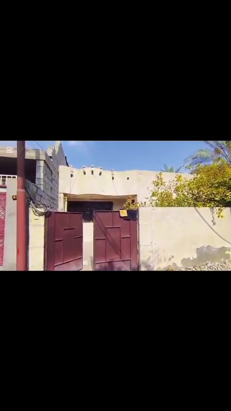 السلام عليكم ورحمة الله و بركاته
دار للبيع مساحة ٢٠٠ متر يكون من 
🔴حديقة 
🔴كراج 
🔴صحيات خارجية
🔴 استقبال كبير 
🔴مطبخ كبير 
🔴حولي 
🔴غرفتين منام 
🔴صحيات داخلية 
🔴ترك خلف المنزل 
🔴بيتونة 
🔴سطح كبير 

جنس الأرض: وقف مناصفة 
العنوان: كميرة_ المشروع_ شارع ابو إدريس_ الفرع الثالث على اليسار
السعر 98 وبيه مجال إن شاء الله 
للإستفسار تواصلوا معي على هذا الرقم ***********
