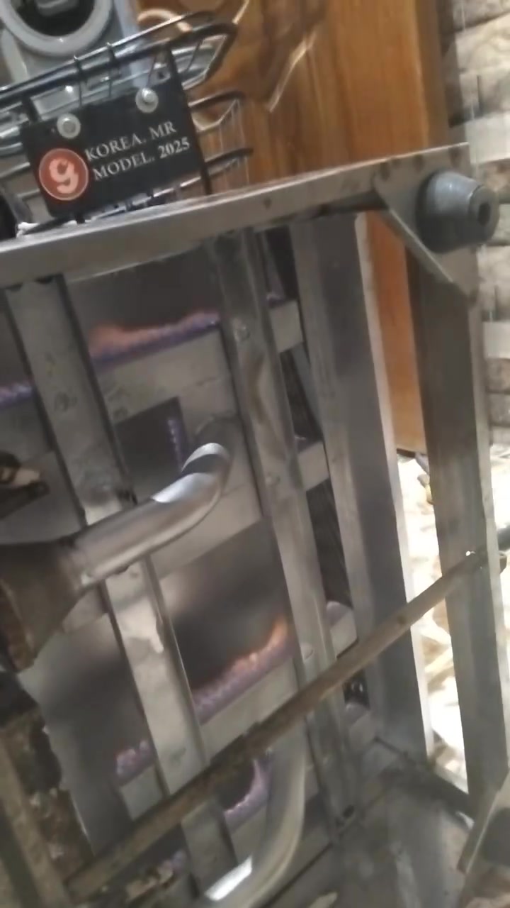 سلام عليكم من رخصة الادمن المحترام عندي كريل بركر نضيف مستعمل قليل مثل مموضح بل فديو السعر 100بغداد الكرخ هاتف بي واتساب ***********
