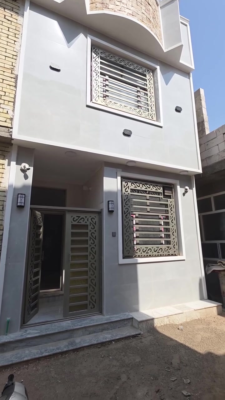 السلام عليكم للبيع بيت ٥٠ متر طابقين في كربلاء حي العباس سايد الدخول إلى كربلاء عامود ١٢ ألبيت جديد للتواصل ***********السعر ٧٨ وبي مجال
