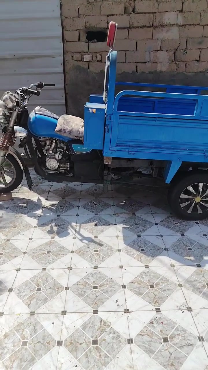 سلام عليكم شباب دراجه للبيع موديل اربعطعش أوراق اصولي ***********
