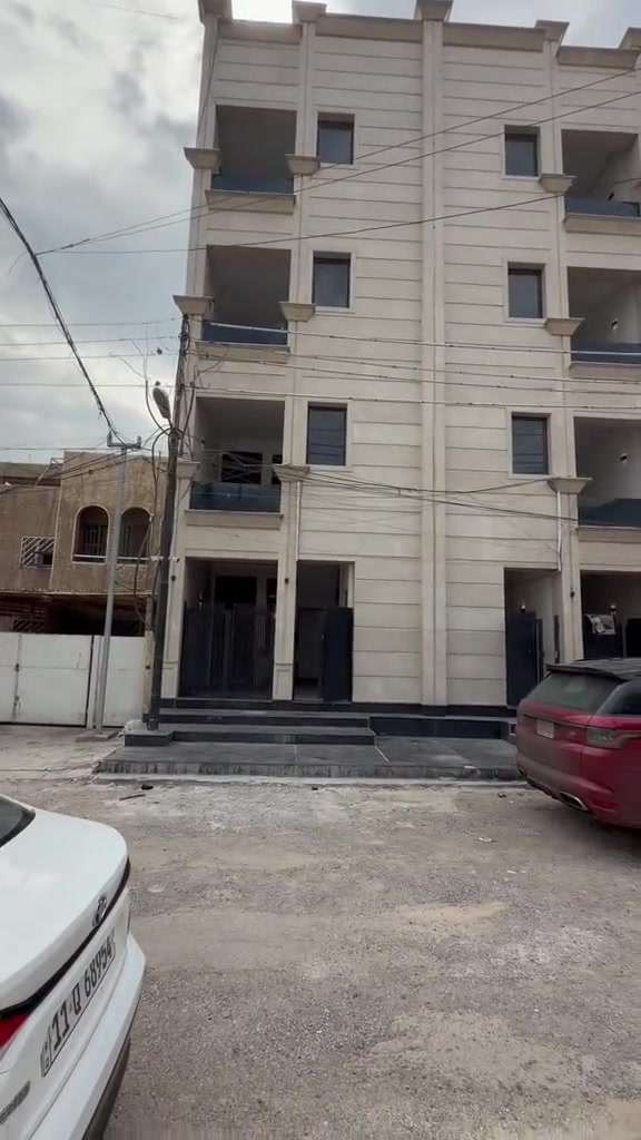🏢 بناية للبيع – المنصور / المتنبي 📍 موقع مميز في المنصور – المتنبي 📐 المساحة: 110 م² 📏 الواجهة: 5 م 🏠 تتكون من 3 شقق 💰 الوارد: 53 ورقة 📞 فرصة مناسبة للسكن أو الاستثمار. 💡 **عندك عقار تريد تبيعه أو تأجره؟** تواصل ويانه وإحنا نتكفل بالباقي! 📞 **للتفاصيل والاستفسار:**  * ***********  * ***********  * ***********
