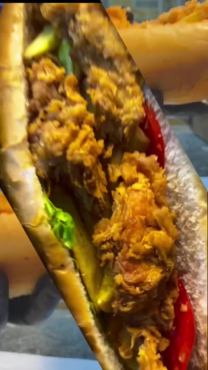 كل الي كدامك سعره الف ونص فقط 🔥😍🤩
من مطعم التقى والتوصيل مجاني ❤️🥰
الموقع حي الفلاح شارع الملعب قرب جامع التقى 
للتواصل *********** متواجدين واتساب ايضا

