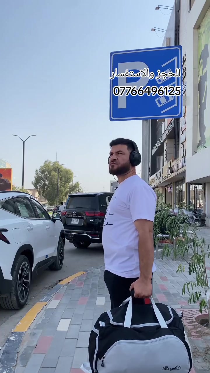 المميزات: 

.تصميم عصري وأنيق يناسب الشباب.
مساحة واسعة لحمل الأغراض اليومية.
جيوب وسحّابات متعددة لتنظيم المحتويات. 

. أحزمة كتف قابلة للتعديل لراحة أفضل.

. سحّابات وإكسسوارات بلون ذهبي تضيف لمسة فخمة.

. تصميم طولي يساعد على استغلال المساحة بشكل عملي.

. مناسبة للملابس، المستلزمات الشخصية والأجهزة والأغراض اليومية."أناقة، ترتيب، وراحة بشنطة وحدة 🎒✨ خذ كل أغراضك وياك بتصميم عصري وخفيف يناسب يومك بكل تفاصيله."السعر 15الف ولتوصيل 3الف بغداد والمحافظات 5الف
