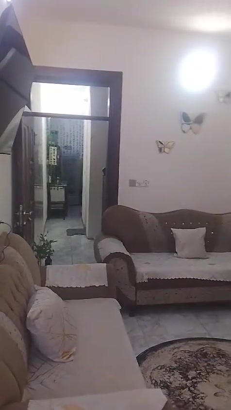 السلام عليكم ورحمة الله وبركاته 
(يرهم سكن ويرهم استثمار إجارة ٣٥٠)
بيت ٥٠متر طابو زراعي سند٢٥ قرار محكمه 
ماء وكهرباء وانترنيت 
يحتوي على صاله مطبخ وخدمات 
 وغرفتين فوك وحمام 
بناء طابوق درجة اولى 
العنوان بغداد الدوانم نهاية الشرطة الخامسة مقابل جامع الفردوس بل قرب من الاعلام والسيدية 
السعر نقد ب٣٥
وبل قسط ٤٧ مقدمة ٢٠وكل شهر ٥٠٠ 
***********
***********
