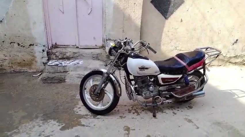 جوندا مال جني. شوف الفيديو واسمع التفاصيل . السعر 225قفل قفل  تايرات جدد محرك اخرس جديد كامله ع اخر حبايه كهرباء  عوزها باتري . ضفيره وسلف وكامل موجود فقط باتري . أبيعك كوم حديد تجي من بيتي تاخذها مكاني بالقاسم ***********

