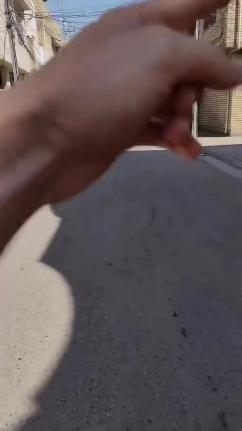 بيت 50 متر طابقين وبيتونه جبيره. البناء طابوك جمهوري. كله شغل درجه اولى.
العنوان. كربلاء خلف مدينة العاب النوارس. شارع جامع آل غريب
السعر 89 مليون وبي مجال قليل. 
هاتف ***********
