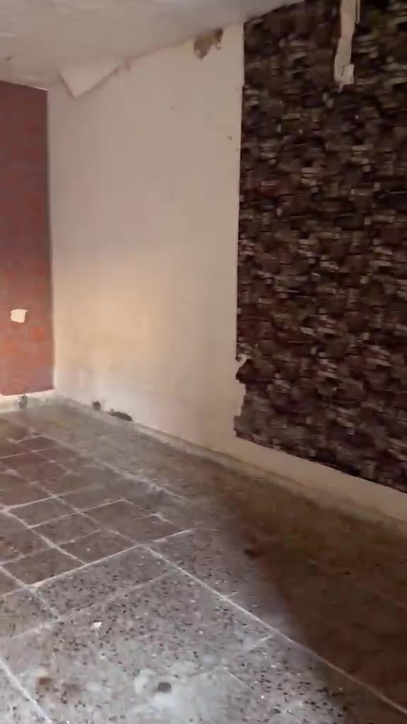 السلام عليكم مشتمل ايجار طابق ارضي غرفه صاله مطبخ صحيات بناء قديم ايجاره ٢٥٠ العنوان الدوره شارع ٦٠ الاستفسار ***********
