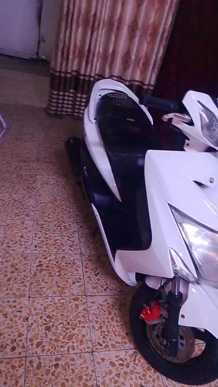 السلام عليكم دراجه سكنس ليد دراجه جديده محركه حلو صوتها يخبل والسعر خاص ***********
