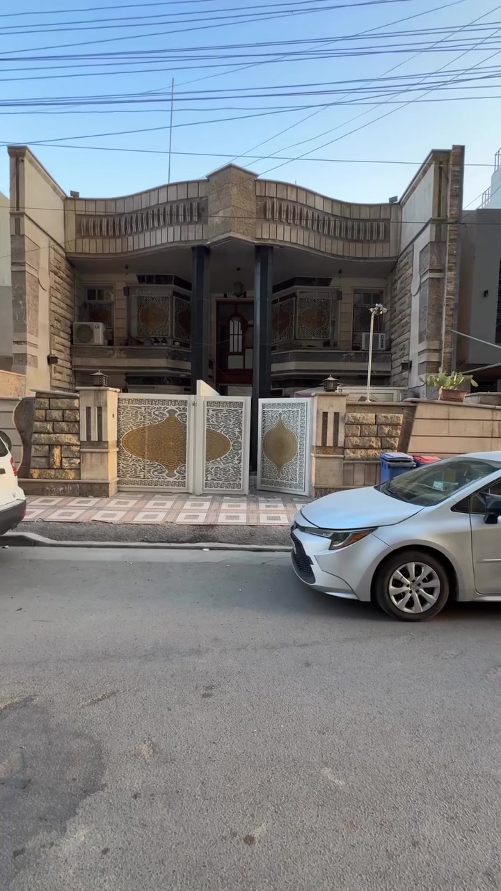 بيت للبيع في بغداد اليرموك محلة 608مساحة 262 متر واجها 10 ونص متر نزال 25 متر يتكون من 7 نوم وصالات 2 مطبخ 4 حملمات 4 كراجين واجية حجر حلاني الارضية مرمر درجة أولى كهرباء خصخصة 24 ساعة .الاستفسار اتصل *********** واتساب
