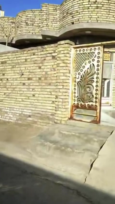 السلام عليكم

🏠 بيت للبيع منطقة حي الغدير الثانيه
📐 المساحة: 200 متر طابق واحد رقم المعامله واصل للتقيم 

تفاصيل البيت : 
البيت يحتوي على غرفتين 5x4 وصالة مفتوحة كبيرة واستقبال 4x6 ومدخل
ومطبخ حار +منور +صحيات داخل البيت وصحيات خارج البيت
📞 للراغبين بالشراء، يرجى التواصل للاستفسار عن السعر والتفاصيل. ***********-***********
