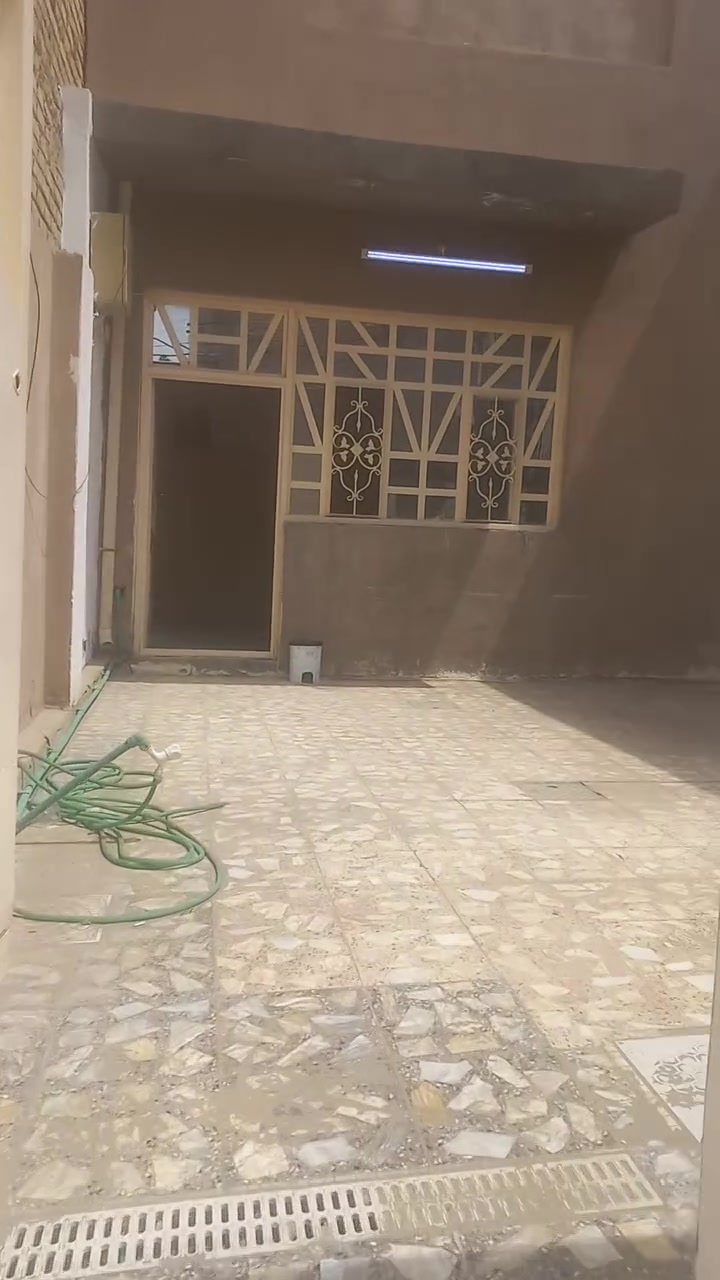 ٢٠٠م للايجار حي العدالة 
٢ غرف نوم 
١ صالة معيشة 
١ استقبال 
١ مطبخ 
مجاميع صحية 
تواصل 
 *********** 
  دارك للعقار 
حي السلام .. شارع المستوصف
