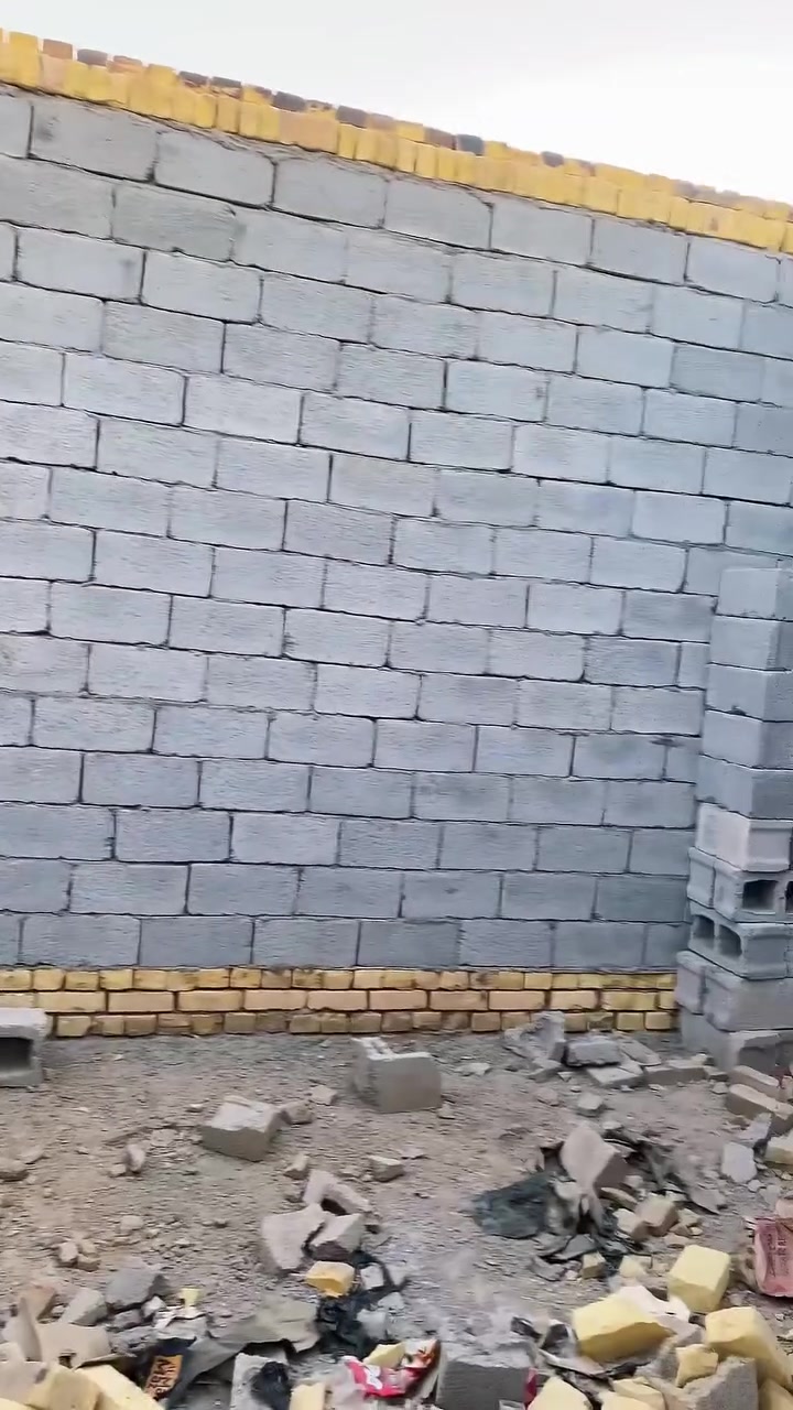 بيت في المدينة  خلف الروف هيكل 830متر  بيه بيتين زراعي يوجد كافة الخدمات  ماء وكهرباء  على. شارعين ثاني بيت عن الركن 
السعر خاص ***********
