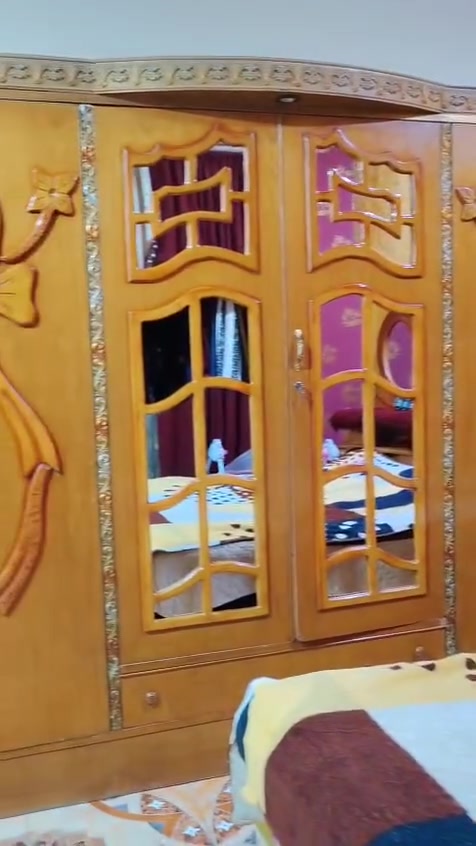 السلام عليكم غرفه نوم مستعمله للبيع سعره 700وبيه مجال***********
