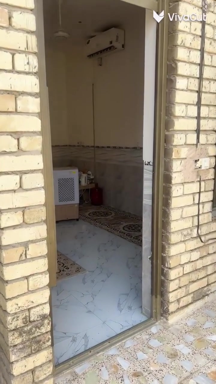 بناء حديث طابق ونص    مساحه ٨٥
واجهه ٦ ونزال ١٤ 
مدخلين 
حي الكوفه  خلف ملعب 
سعر ٧٣
***********
