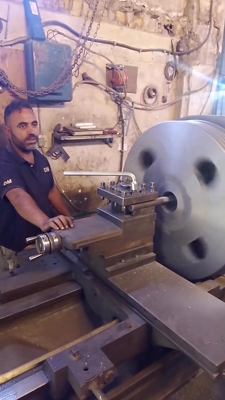 لسنا الوحيدون ولاكننا الأفضل محاال الحاج عوده لي كافة البوليات والبراوين والدشالي المسننات وعمل رولات معامل ثلج ومعامل سفلت وطابوق وصيانه جميع المنظخات الزراعية والصناعيه العنوان النهضة الباب الخلفي للكراج التواصل ***********لاداره اسامه ابو انس
